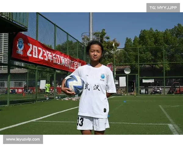 中国女橄榄球队长执教U12梯队 破解基层教练短缺问题助力青少年发展 中国女橄榄球队长执教U12梯队 破解基层教练短缺问题助力青少年发展